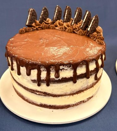Bolo trufado de chocolate assinatura da Confeiteira Colman